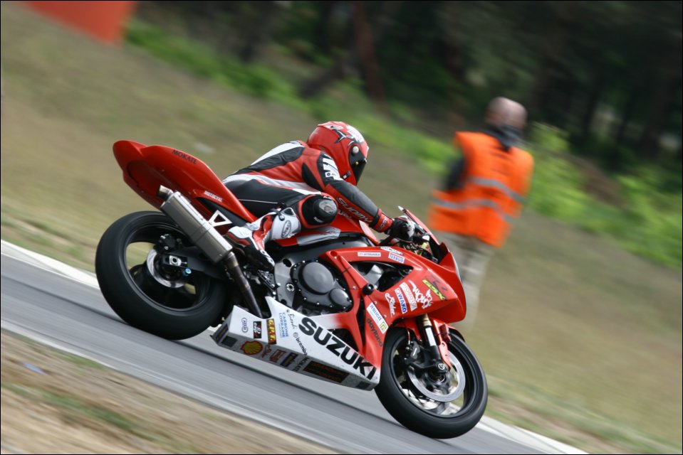 SUZUKI 116.jpg