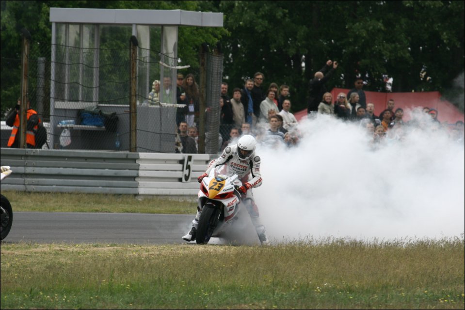 SUZUKI 252.jpg